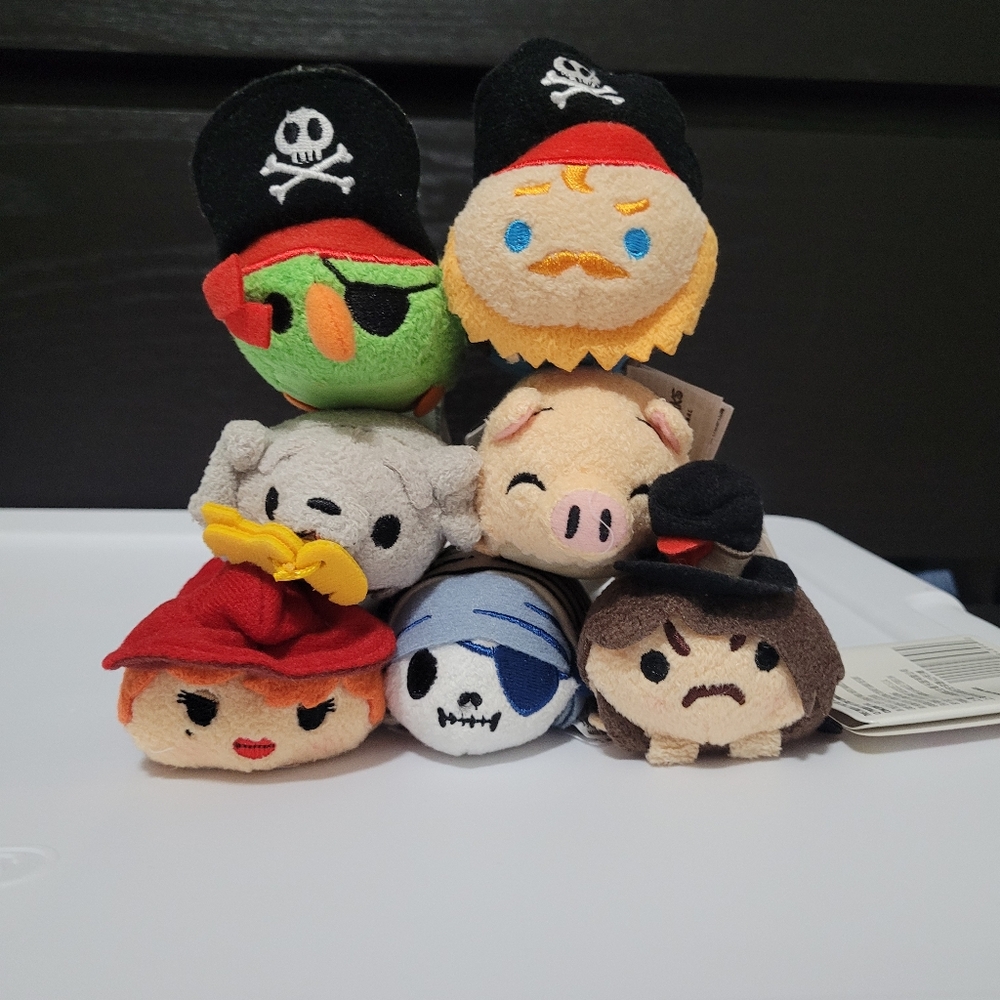NWT Authentic Disney Pirates of the Caribbean Tsum Tsum COMPLETE SET OF 7 3.5"